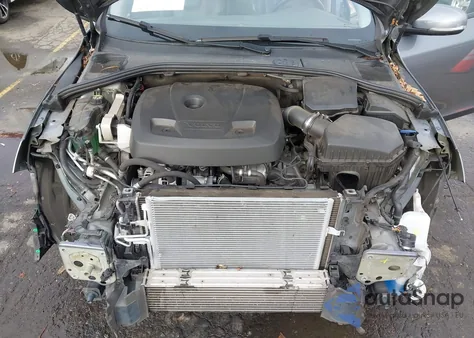 2017 Volvo S60 T5 Dynamic z USA, uszkodzony, nr VIN YV126MFL8H2437156